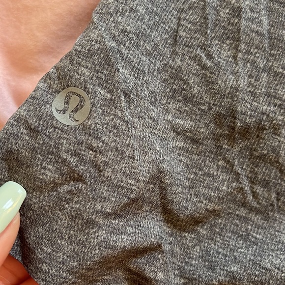 LULULEMON SHORTS in size 2- but fits more like a 4 - Picture 3 of 5